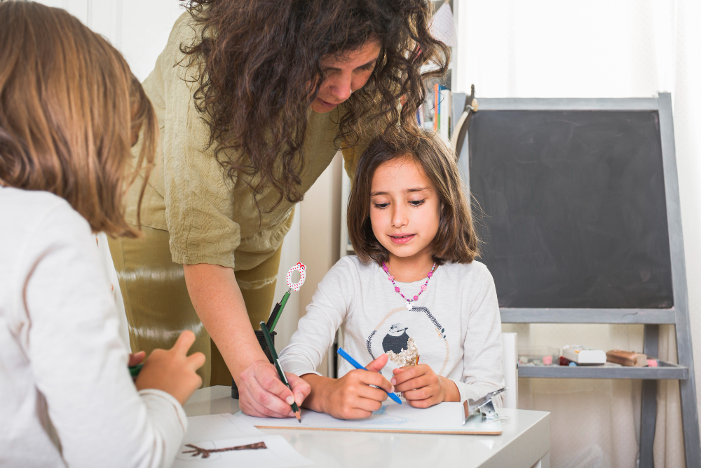 mother-taught-daughters-how-draw